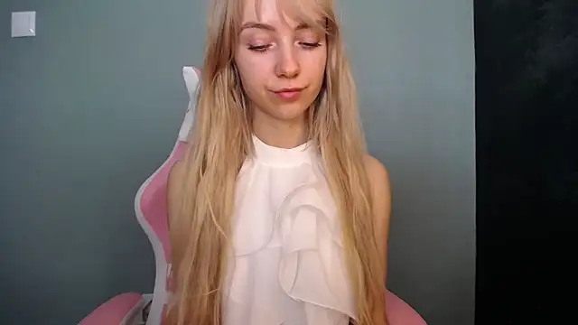 LuciaYoung Chat XXX live