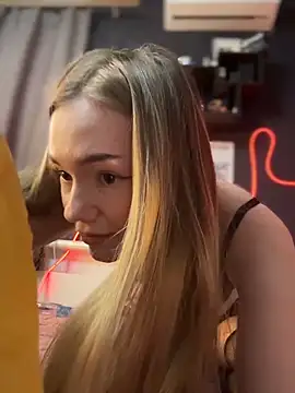 MilaMoone Adlı Modelin Canlı XXX Sohbeti