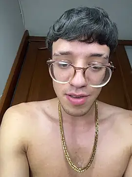 XXX chat uživo modela ArthurDaviess