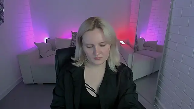 KathyBriggs live XXX chat