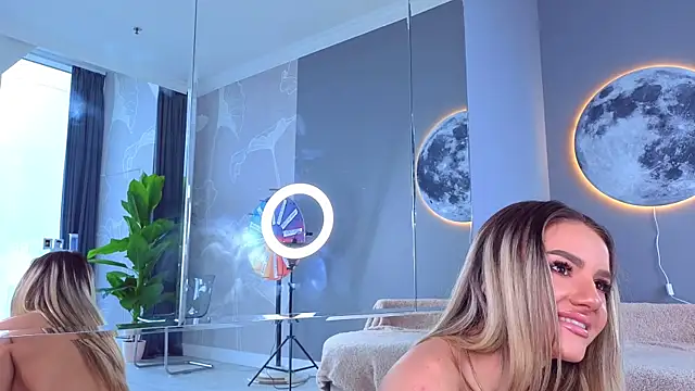 SpoilM3Mor3のライブXXXチャット