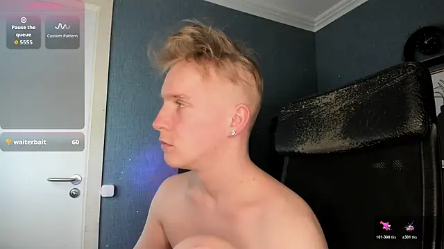 Show modela AlexxSweet na web-kameri