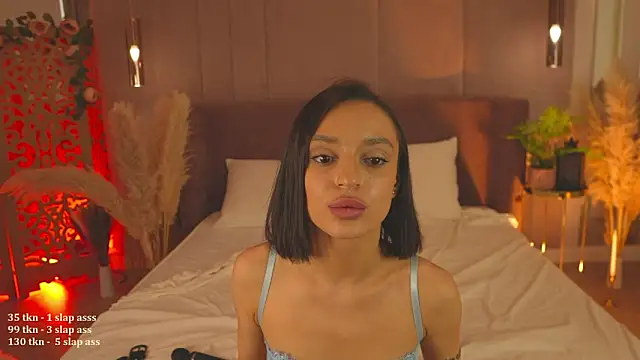 AdoraCortes Chat XXX live