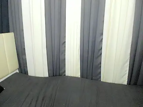 FyangFoxx: διαδικτυακό σόου στην κάμερα