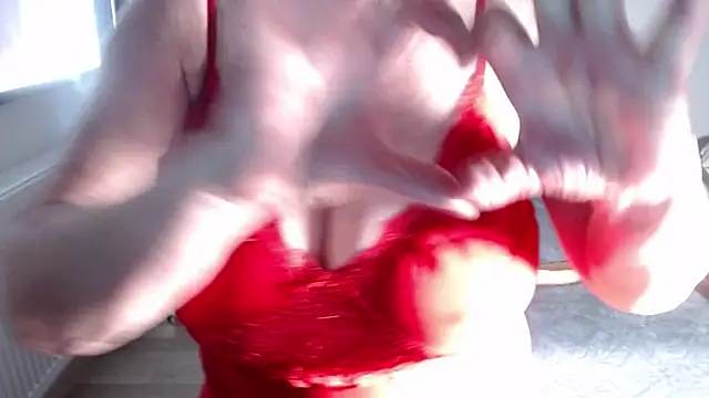 ina_tits: διαδικτυακό σόου στην κάμερα