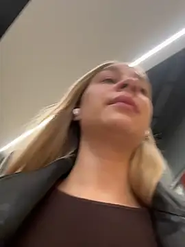 SashaCatt Adlı Modelin Canlı XXX Sohbeti