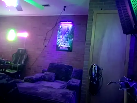 Pokazy przed kamerką – chronic_vibez