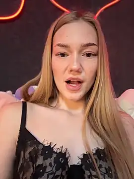 Chat +18 de MilaMoone ao vivo