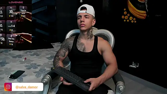 SalvatoreDmore: διαδικτυακό σόου στην κάμερα