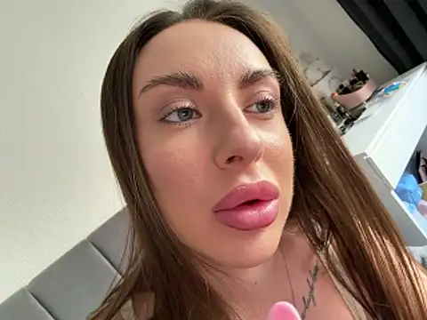 Živý XXX chat StripSuckura