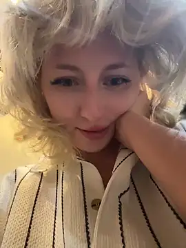 XXX chat uživo modela RonnieKiss