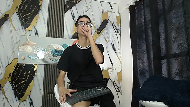 SKYN_MAN Adlı Modelin Web Kamerası Şovu