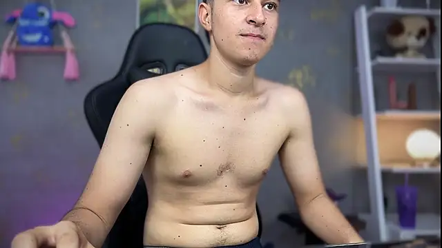 noah_magno_: διαδικτυακό σόου στην κάμερα