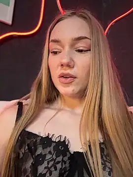 MilaMoone Adlı Modelin Canlı XXX Sohbeti