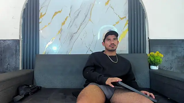 Latins_on_fire: διαδικτυακό σόου στην κάμερα