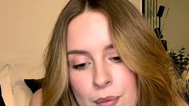 Chat XXX en directo de RozzitaBedberry