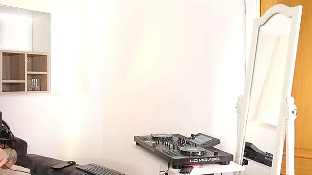 SatyaDj Adlı Modelin Canlı XXX Sohbeti