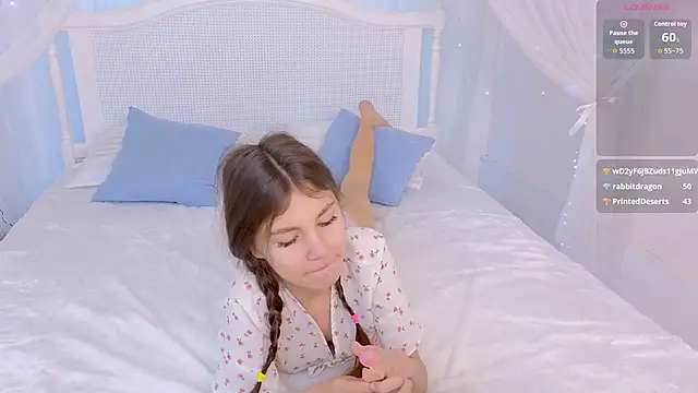 Little__Lunaa's Webcam Show