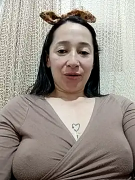 emilypoppy3のウェブカメラショー