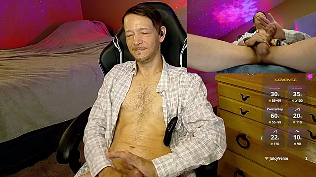 MasterForgedRayy Show in webcam