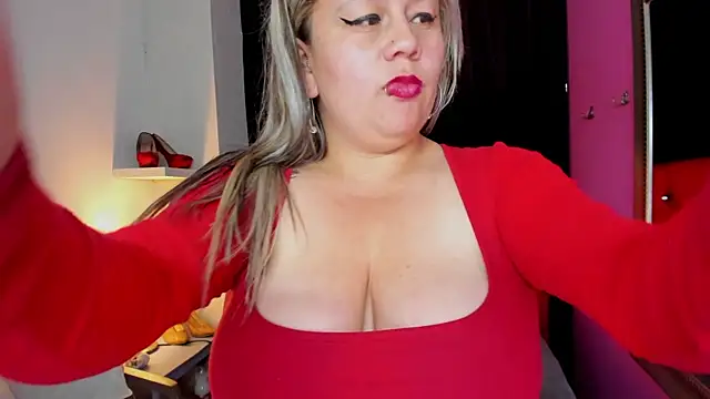 Chat +18 de ScarletBigTitties ao vivo