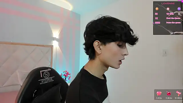 Eidan_tay: διαδικτυακό σόου στην κάμερα