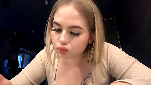 MiaLiluna: онлайн-секс-чат