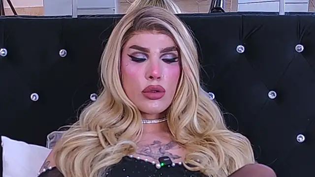 ZikaruRichie: διαδικτυακό σόου στην κάμερα