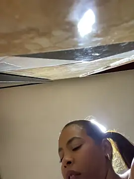 _AryCoral555 Show in webcam