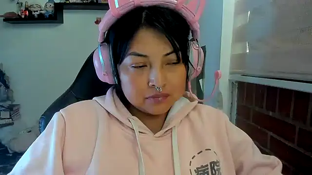 Chat XXX en directo de Shaddycute_