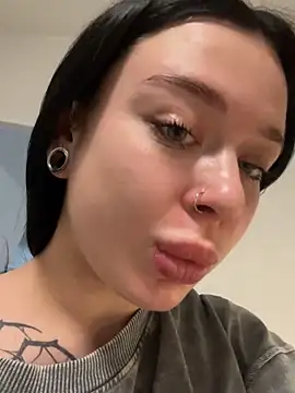 AlishaOfThorns 即時 XXX 聊天