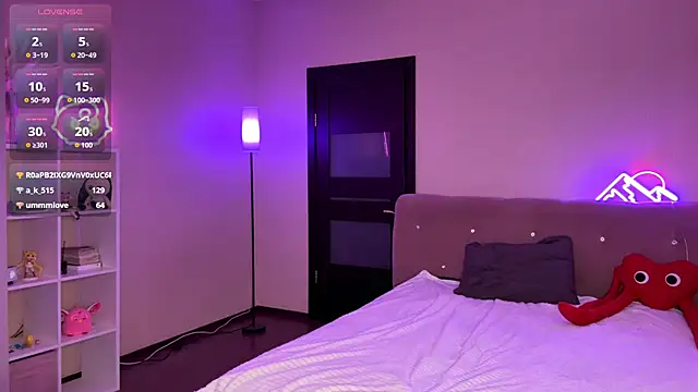 Pokazy przed kamerką – EvaPeace