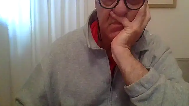 ANONIMO7735 Show in webcam