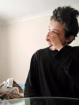 Show modela Amy01112 na web-kameri