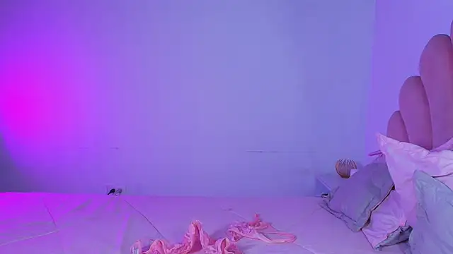 MiaColucci18 Live XXX-Chat