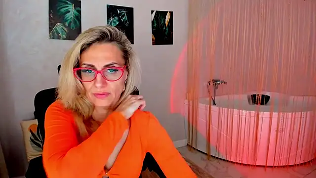 MuseOfStage Adlı Modelin Canlı XXX Sohbeti