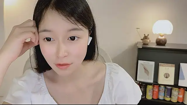 Onechestnut's Live XXX Chat