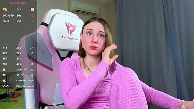 Cowell_AdelinaのライブXXXチャット