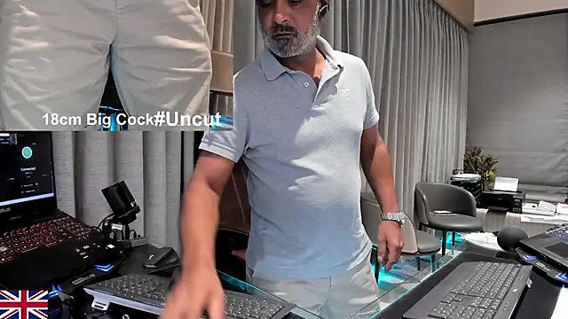 OnlineBossUK লাইভ XXX চ্যাট