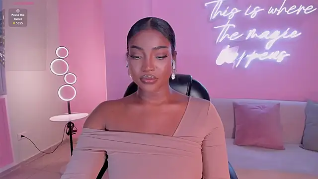 SavannahStorm's Live XXX Chat