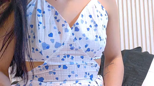 Abrilmirren's Live XXX Chat