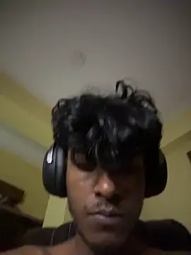 thecatfishh: διαδικτυακό σόου στην κάμερα