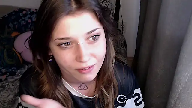 AlienforTwenty Chat XXX in diretta