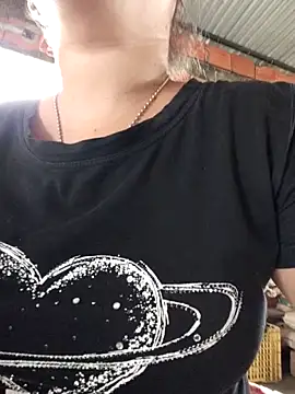 ValeriaSantos-のライブXXXチャット