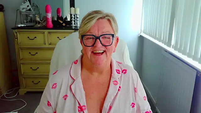 BridgetBlueEyes: онлайн-секс-чат