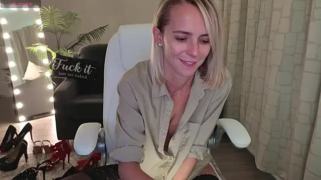 YourMarthaMayer Webcam Show