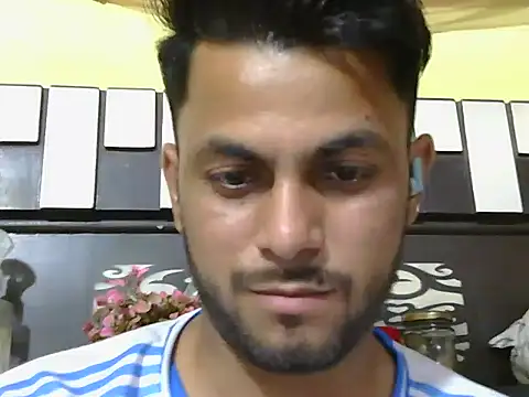 StubborndesiboyのライブXXXチャット