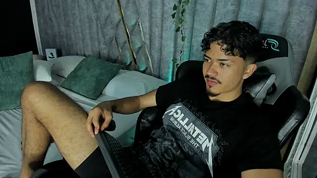 NicolaiKarav Show in webcam