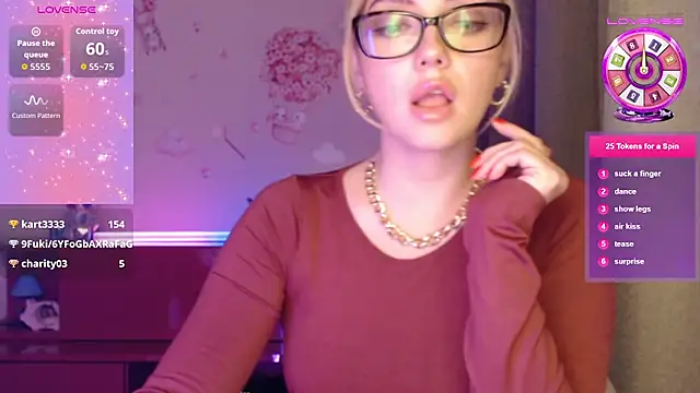 -Stephanie-: онлайн-секс-чат