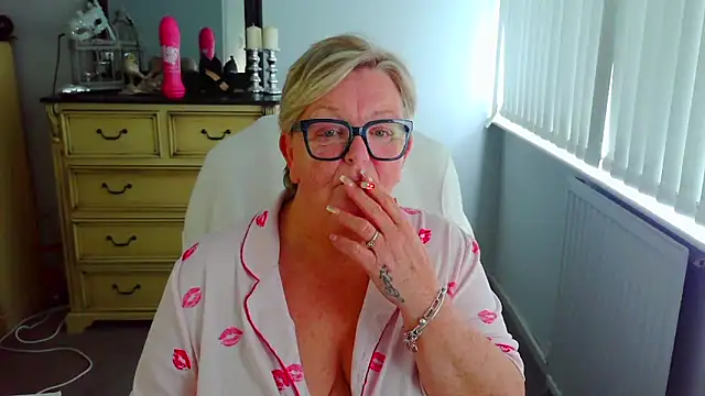 BridgetBlueEyes Chat XXX in diretta